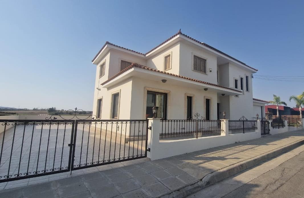 4-bedrooms house in Larnaca, Cyprus.