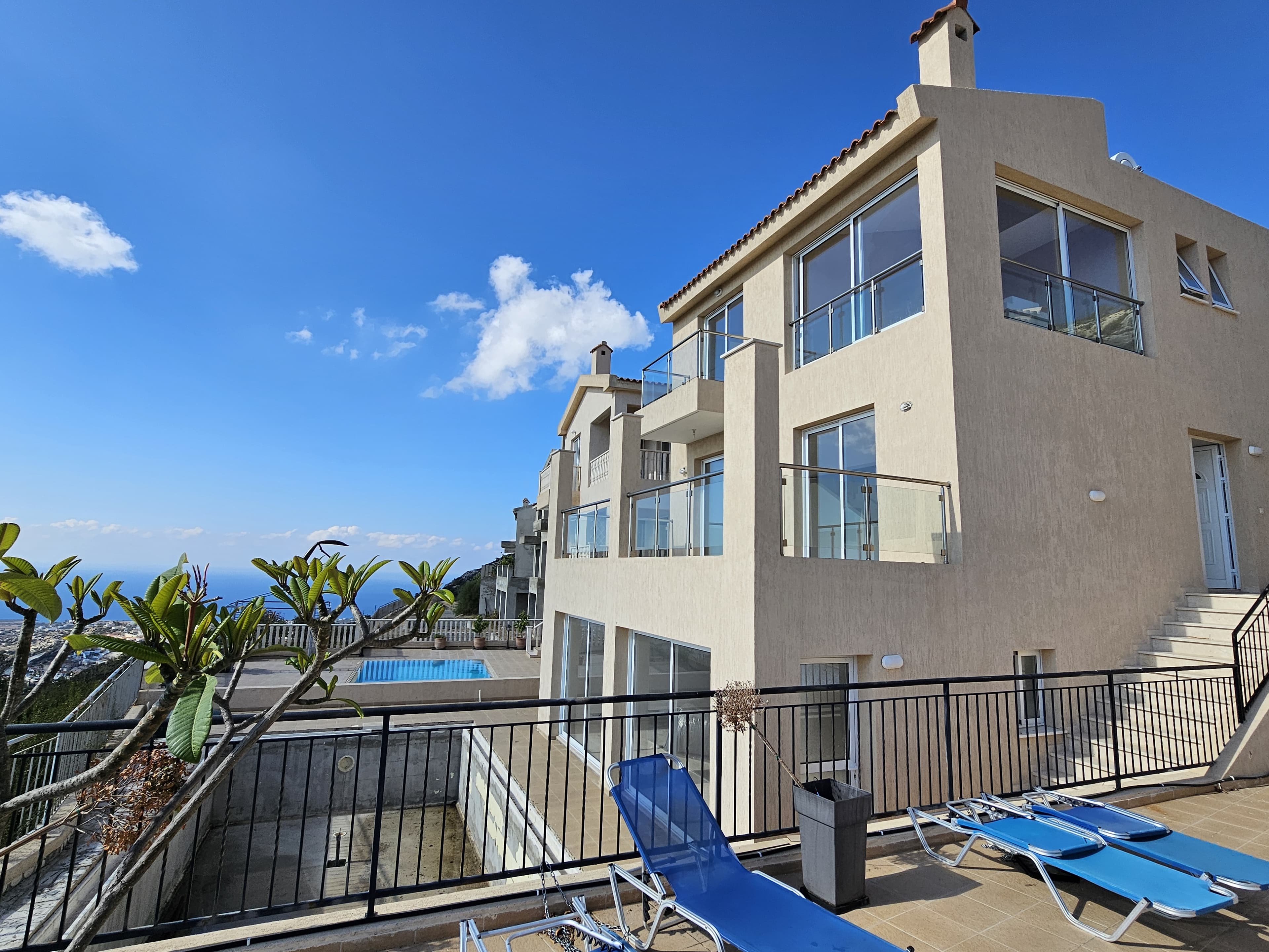 6-bedrooms house in Paphos, Cyprus.
