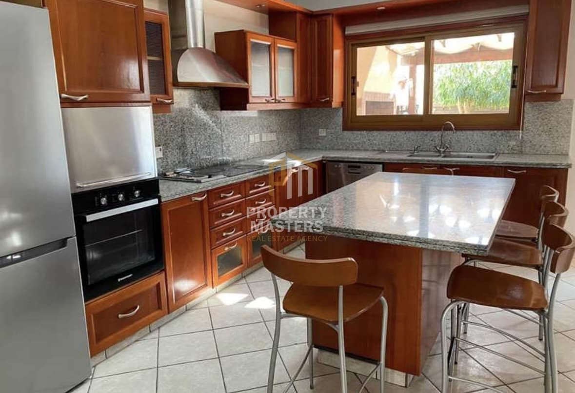 5 Bedroom Semi-Detached House in Strovolos, Nicosia
