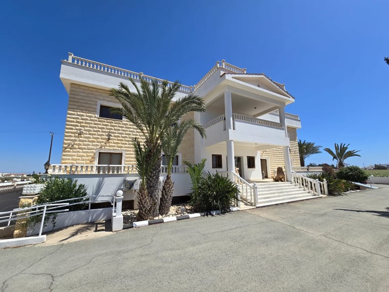 10-bedrooms house for long term rent in Famagusta, Cyprus